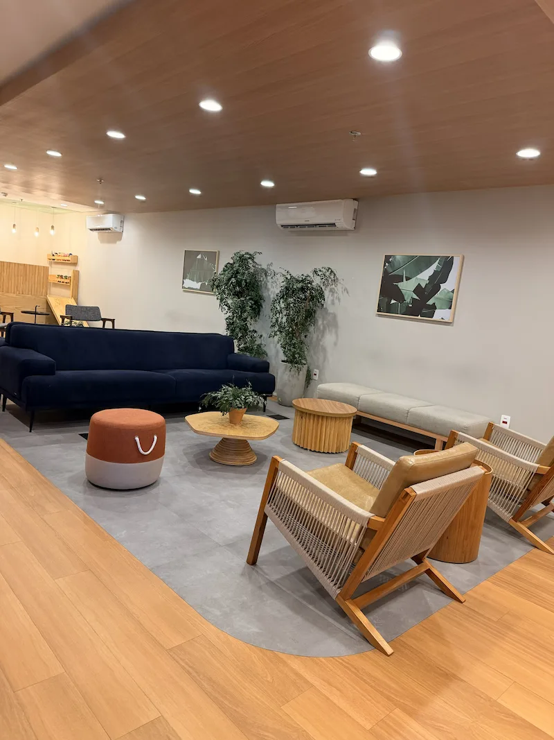 Sala de espera do consultório de Priscila Oyama na Av. Paulista, 2064 – São Paulo