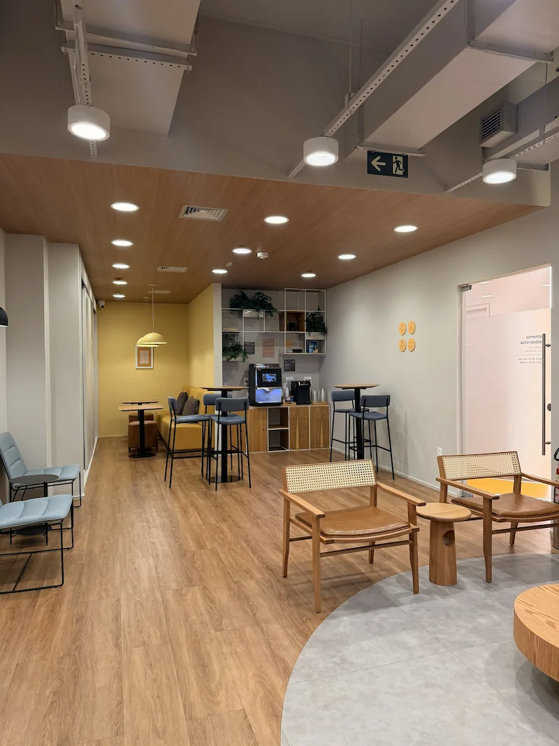 Sala de espera do consultório de Priscila Oyama em Santo André – Av. Portugal, 1285